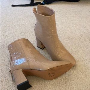 Gently worn Topshop booties size 8.5